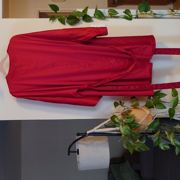Red kimono sleeve robe - Picture 5 of 8